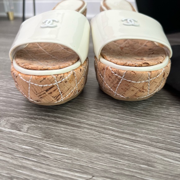 Chanel cork slides tan/ beige cc logo vernis patent leather 39 8.5 - Picture 3 of 11